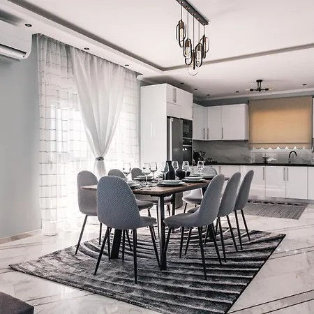 Christina's Elegant Living نيا موذانيا