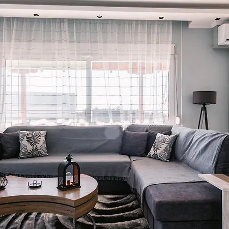 Christinas 네아 모우다니아